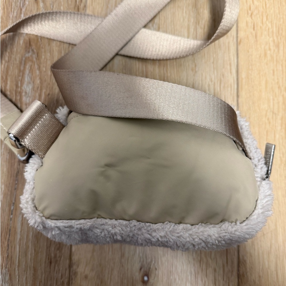 Lululemon Sherpa Everywhere Belt Bag Cream Fleece Crossbody Mini Belt Bag - Picture 8 of 12
